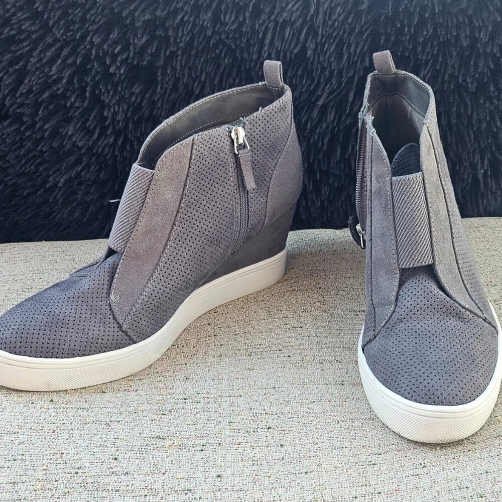 MIA Women Shoes Ankle Booties Wedge Heels Gray Faux Suede Side Zip Size 9.5